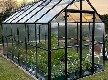 Faut il une autorisation d'urbanisme pour une serre de jardin ?