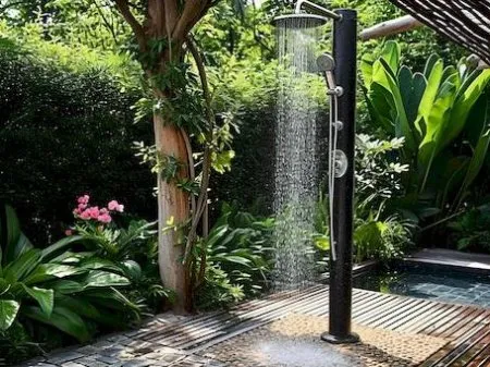 Faut il une autorisation d'urbanisme pour une douche ou un cabinet en extérieur ?