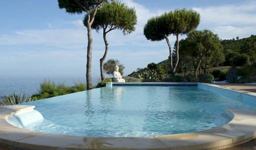 Piscine sans autorisation administrative (permis de construire, déclaration préalable)